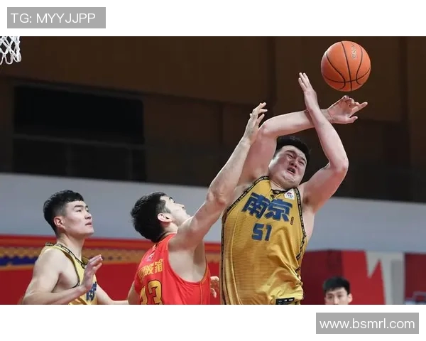 南京同曦对阵深圳篮球比赛直播全程回顾与精彩瞬间分析